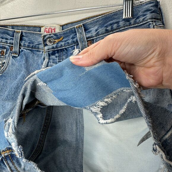 Levis 501 Medium Blue Wash Button Fly Distressed Raw Hem Shorts 34 - Picture 5 of 16